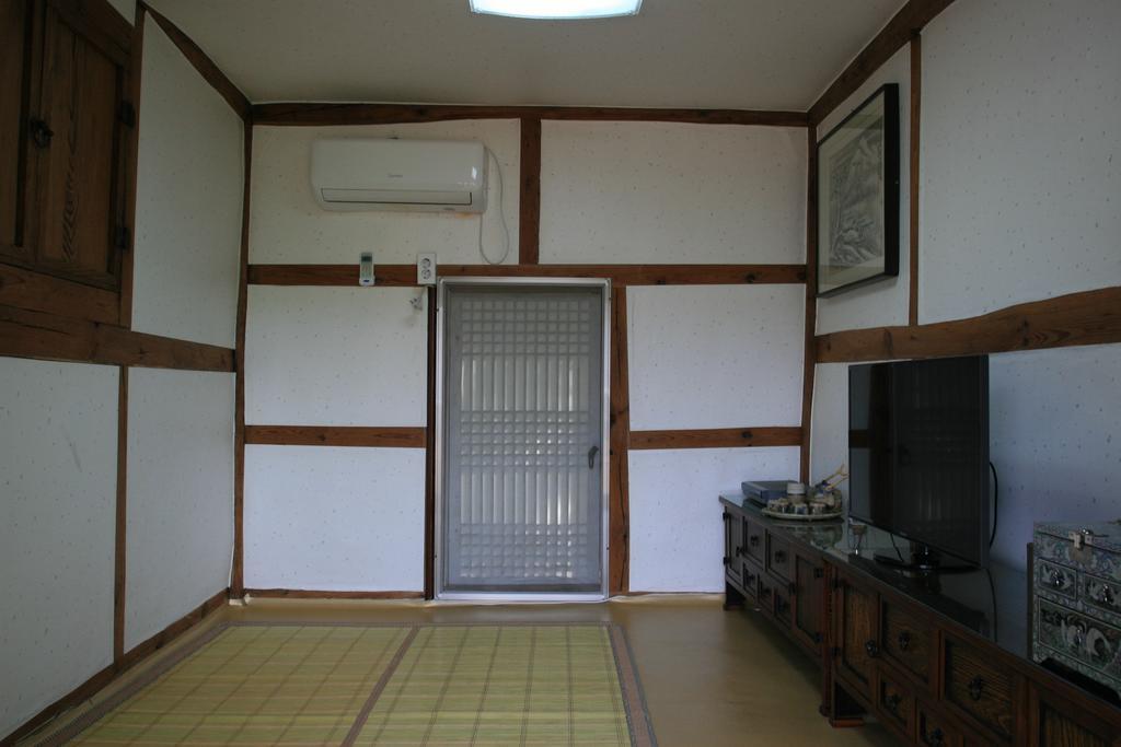 Jinrae Lee'S Traditional House Boseong Exterior photo